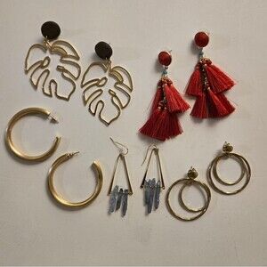 Set of gold earrings